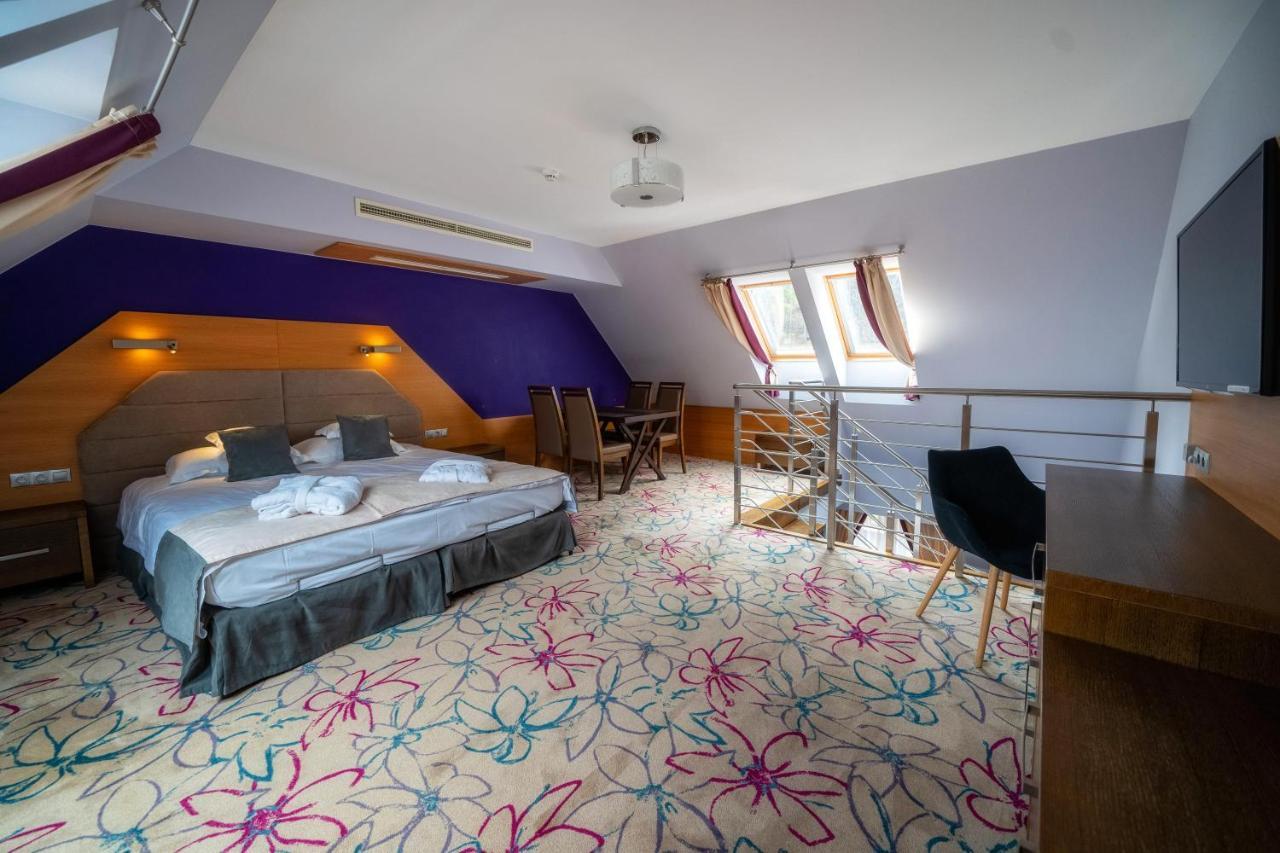 Hotel & Spa Czarny Gron ชีกี ภายนอก รูปภาพ