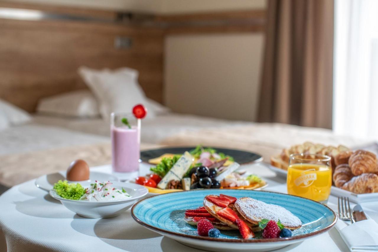 Hotel & Spa Czarny Gron ชีกี ภายนอก รูปภาพ