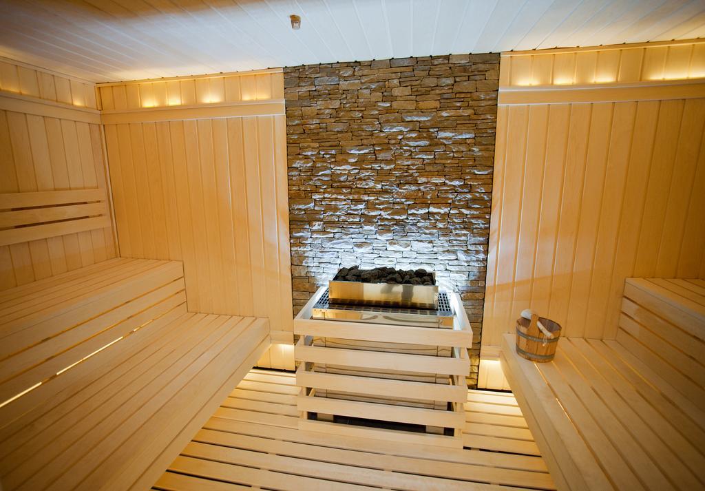 Hotel & Spa Czarny Gron ชีกี ภายนอก รูปภาพ