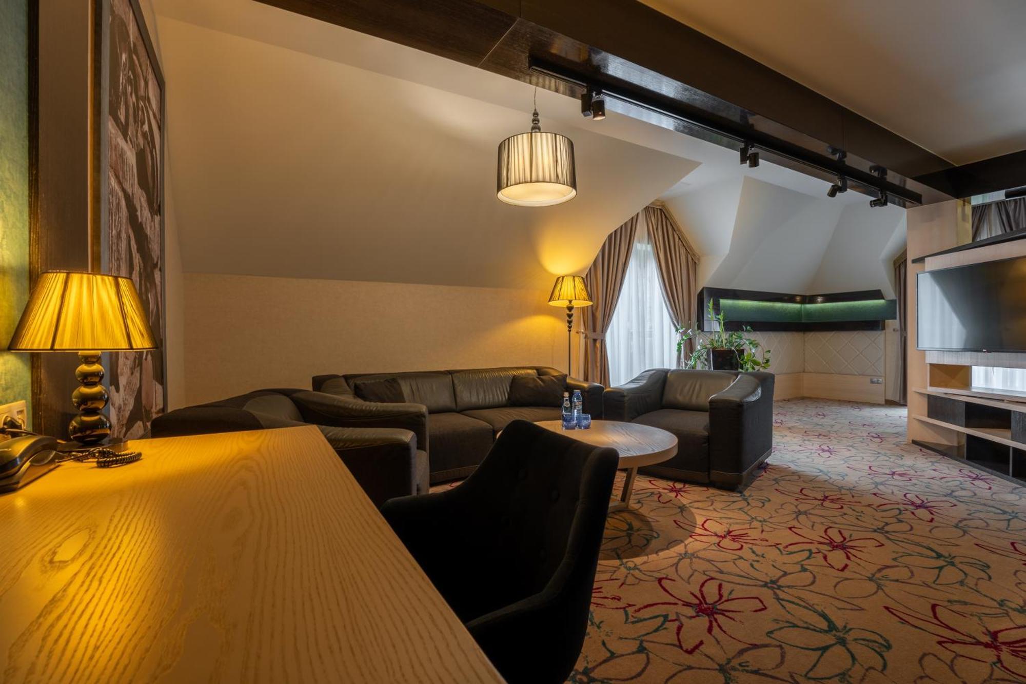 Hotel & Spa Czarny Gron ชีกี ภายนอก รูปภาพ