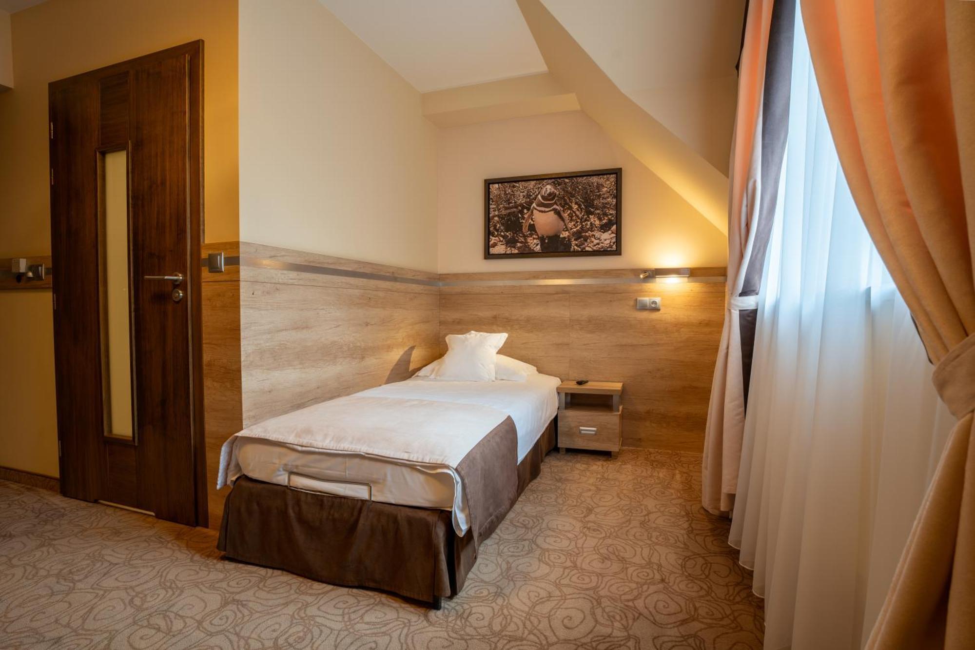 Hotel & Spa Czarny Gron ชีกี ภายนอก รูปภาพ
