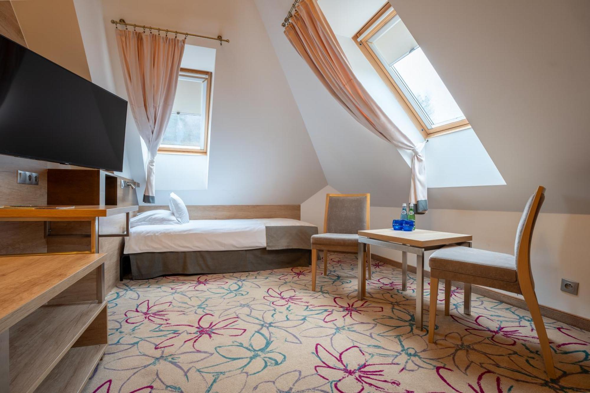 Hotel & Spa Czarny Gron ชีกี ภายนอก รูปภาพ