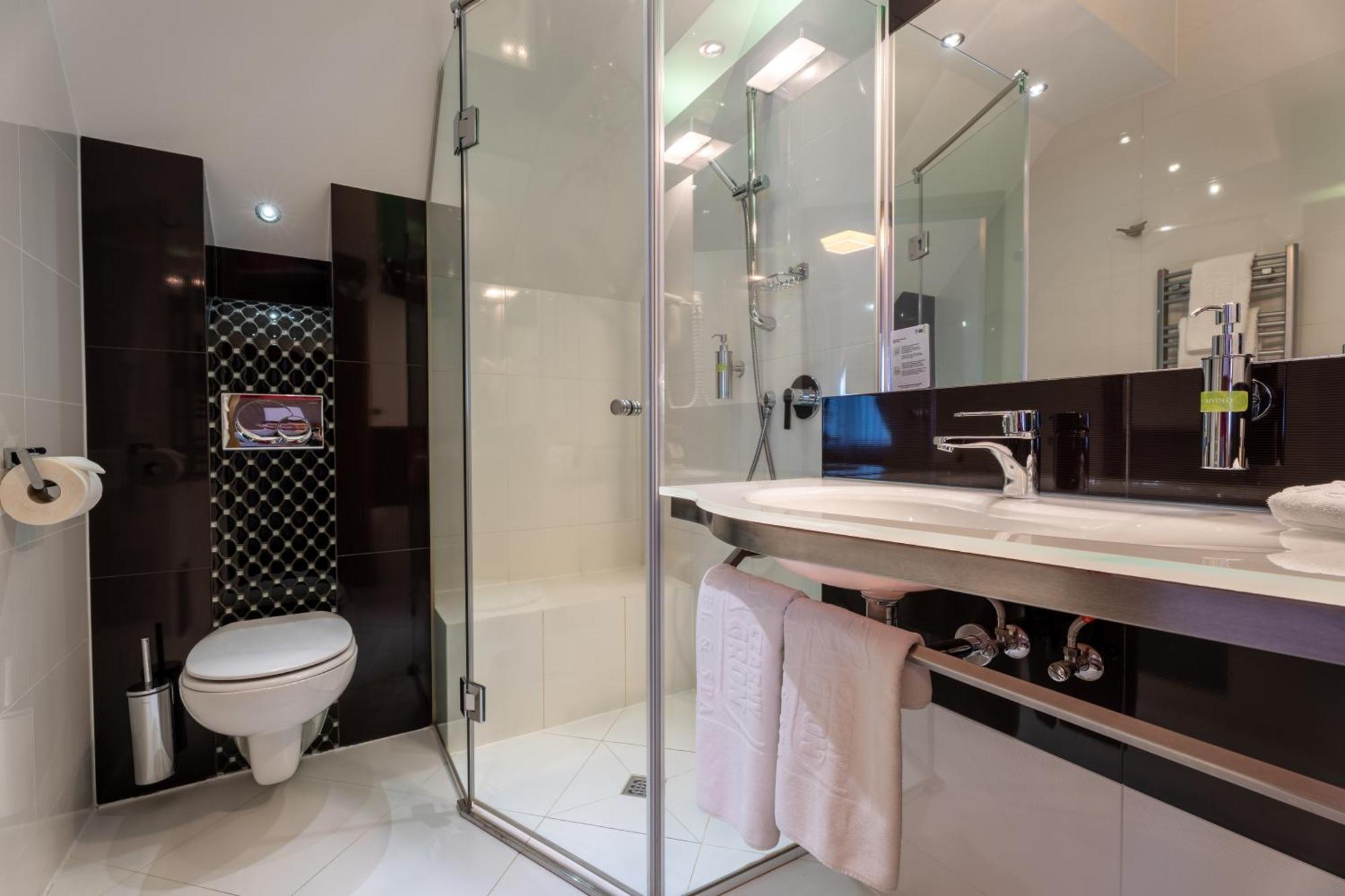 Hotel & Spa Czarny Gron ชีกี ภายนอก รูปภาพ