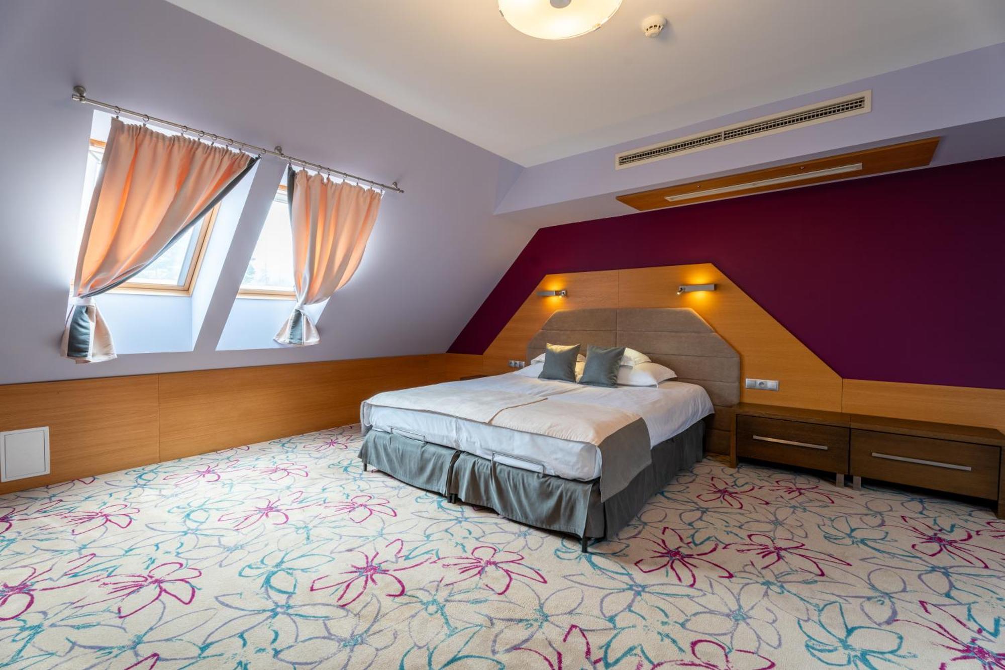 Hotel & Spa Czarny Gron ชีกี ภายนอก รูปภาพ