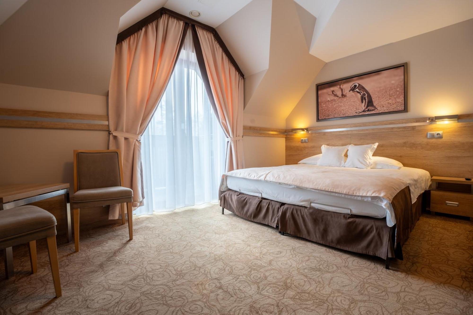 Hotel & Spa Czarny Gron ชีกี ภายนอก รูปภาพ
