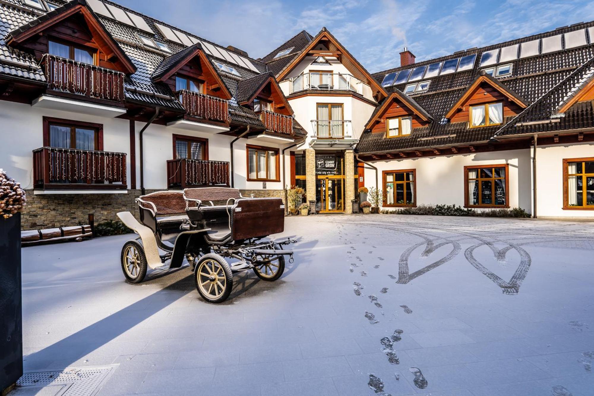 Hotel & Spa Czarny Gron ชีกี ภายนอก รูปภาพ