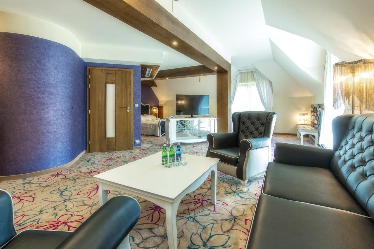 Hotel & Spa Czarny Gron ชีกี ภายนอก รูปภาพ