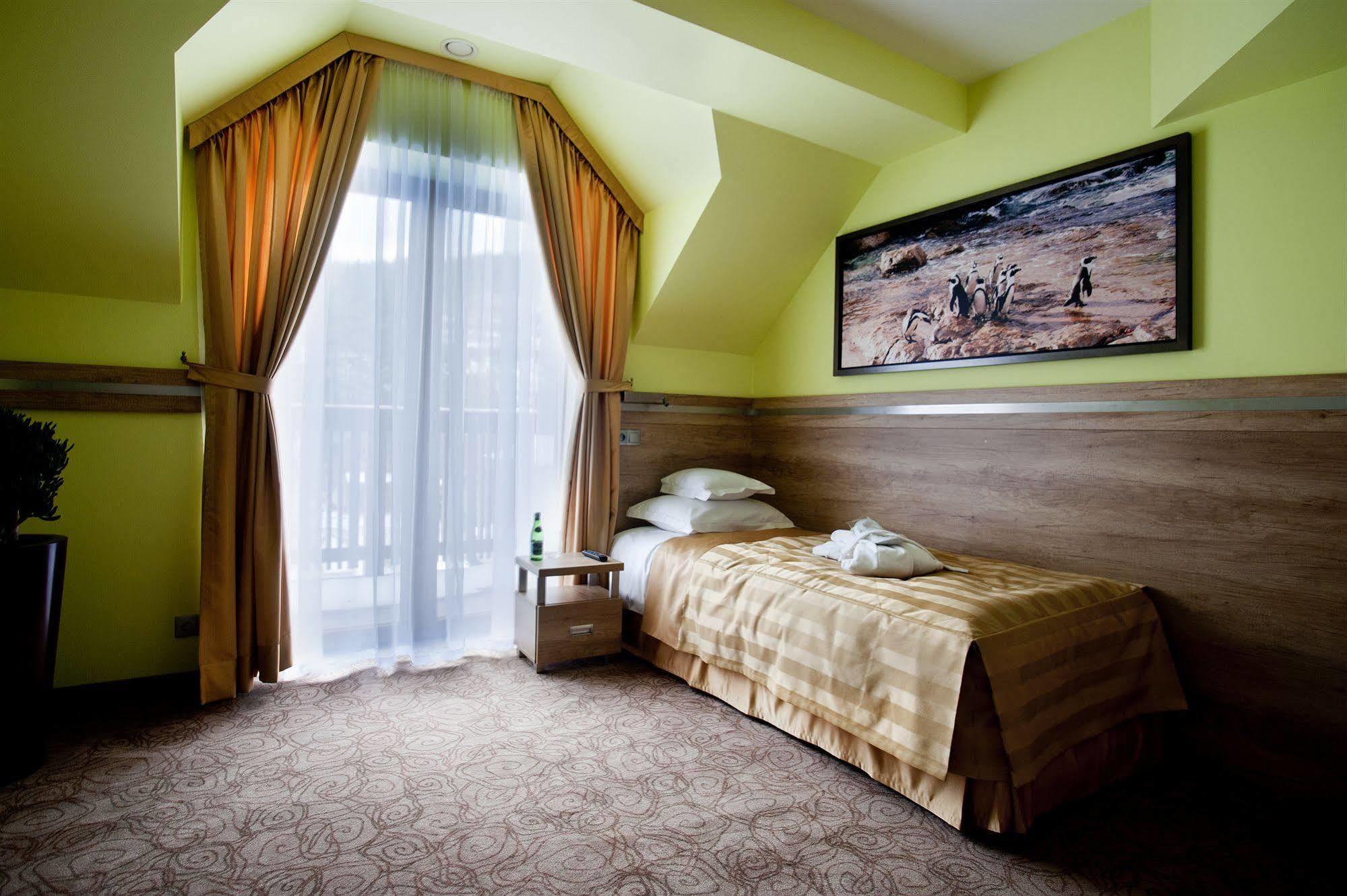 Hotel & Spa Czarny Gron ชีกี ภายนอก รูปภาพ