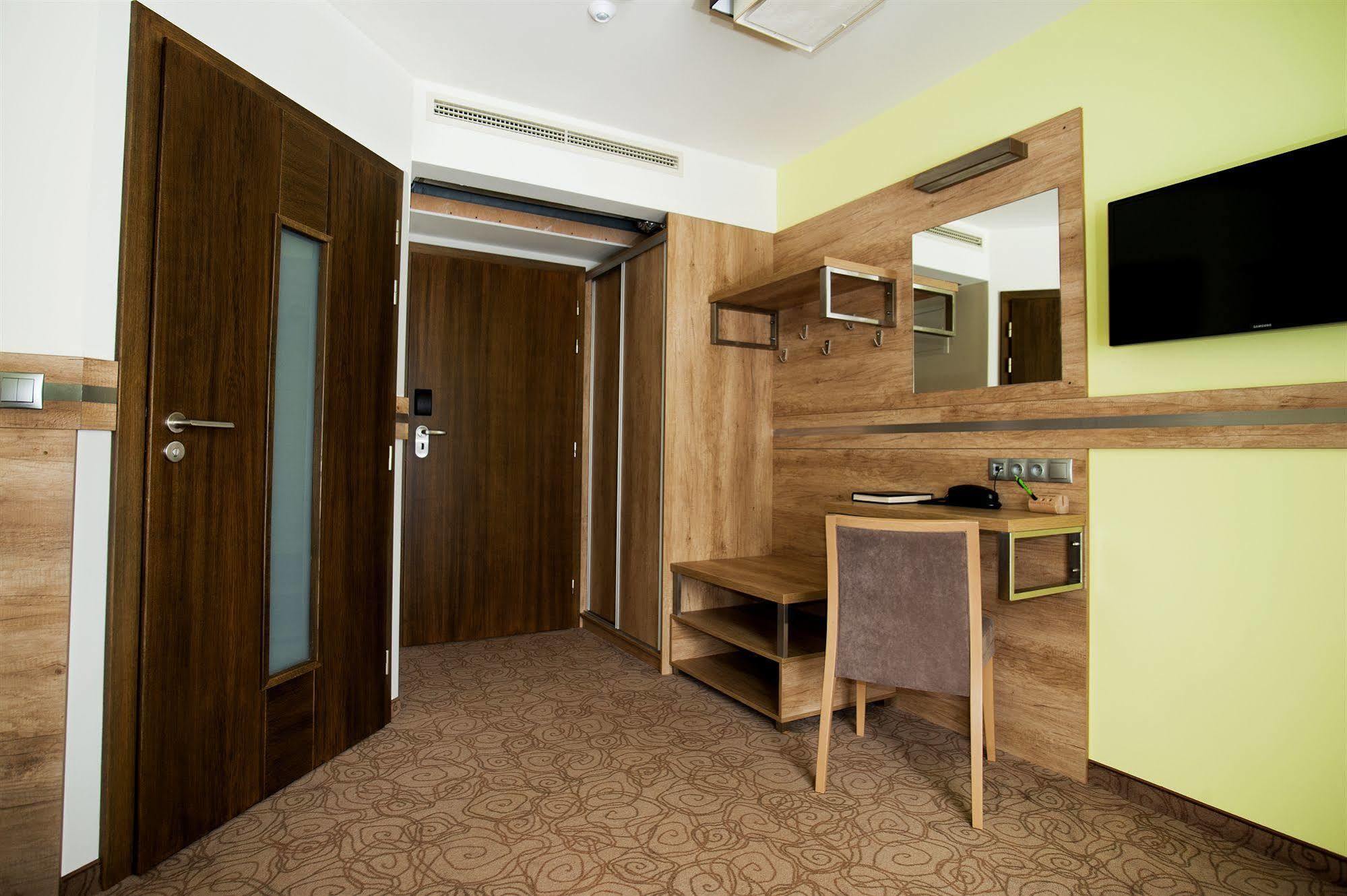 Hotel & Spa Czarny Gron ชีกี ภายนอก รูปภาพ
