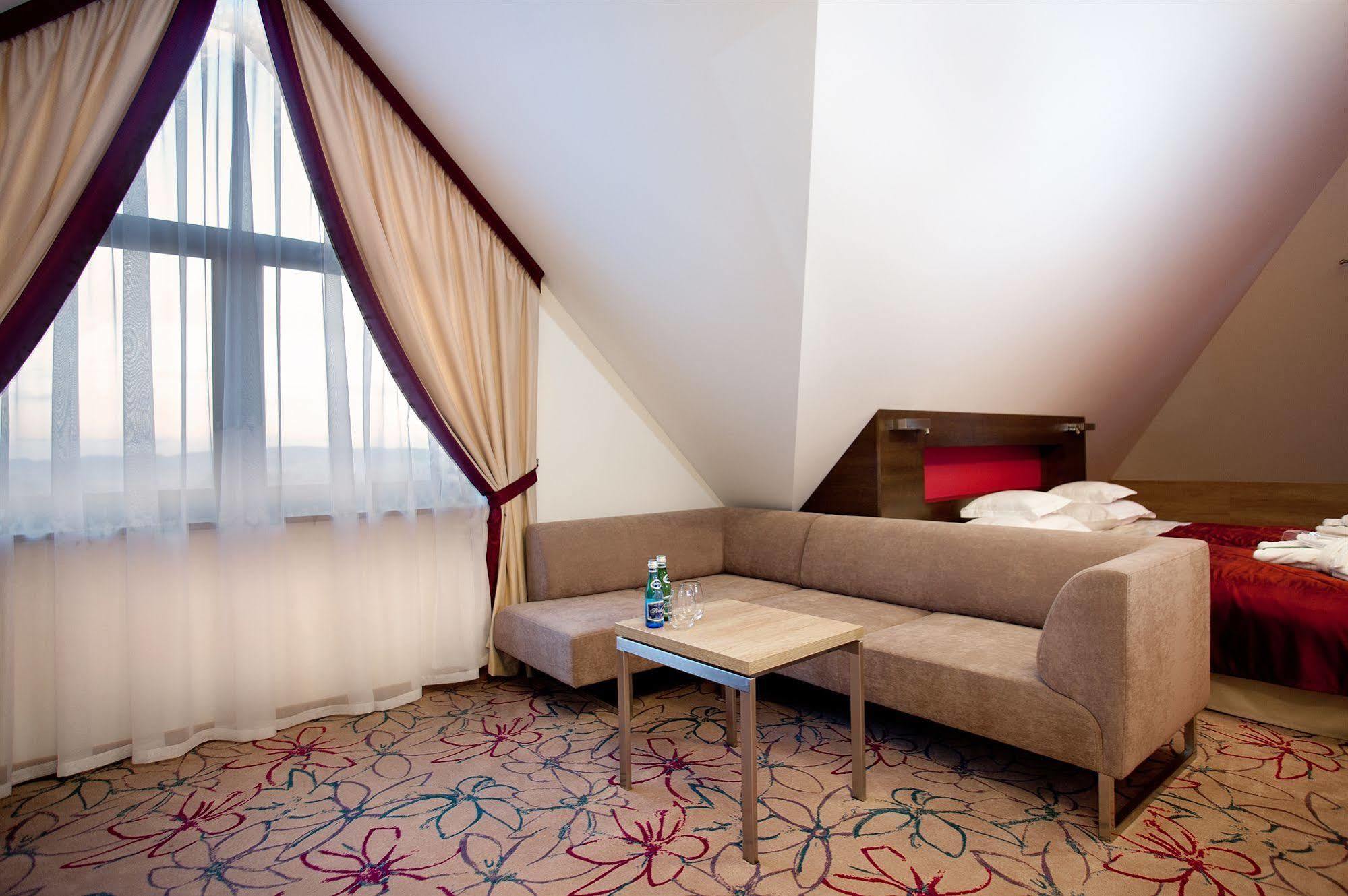 Hotel & Spa Czarny Gron ชีกี ภายนอก รูปภาพ